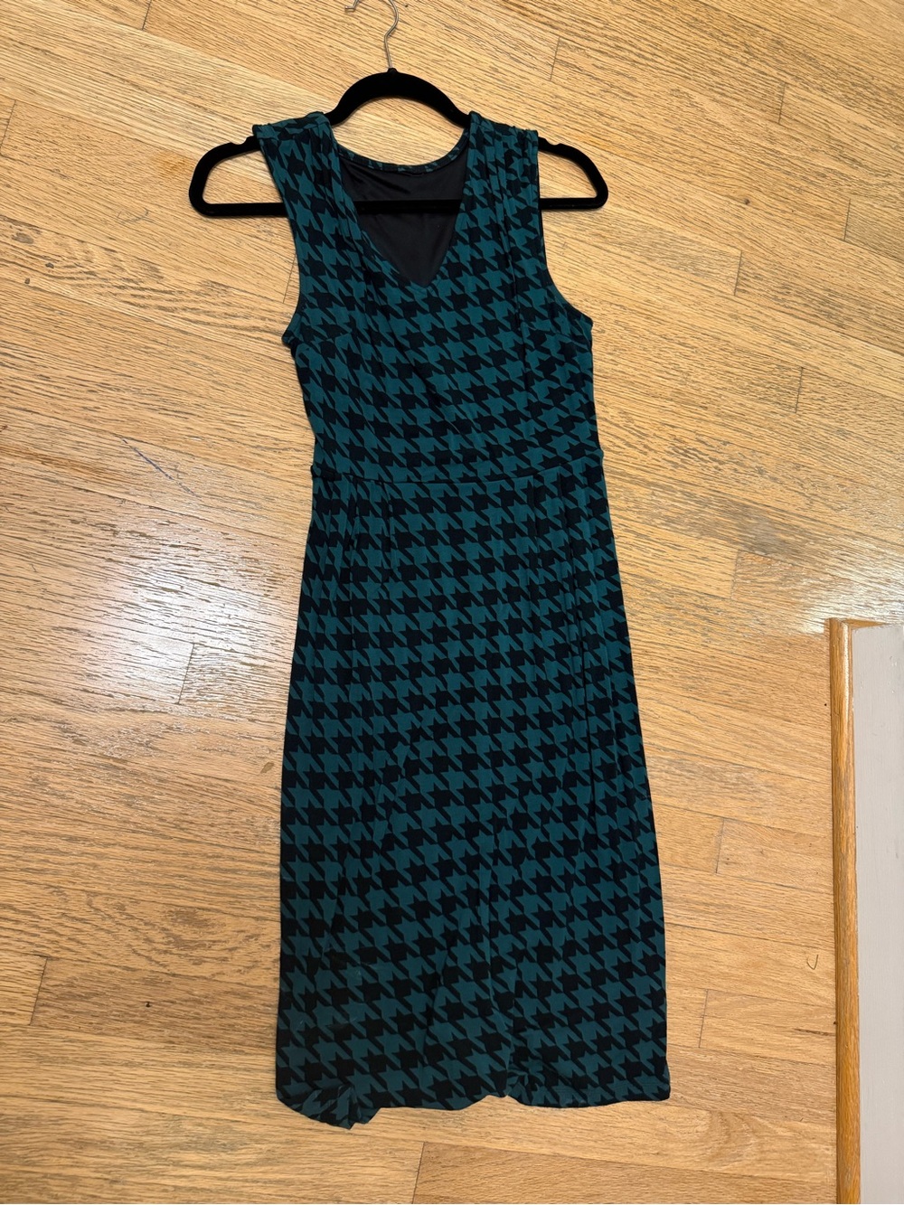 Sleeveless Houndstooth Sheath Dress in Teal and Black